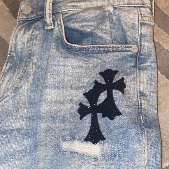 Reconstructed jeans from H&M stylus added their own twist to make them original - Picture 3 of 10
